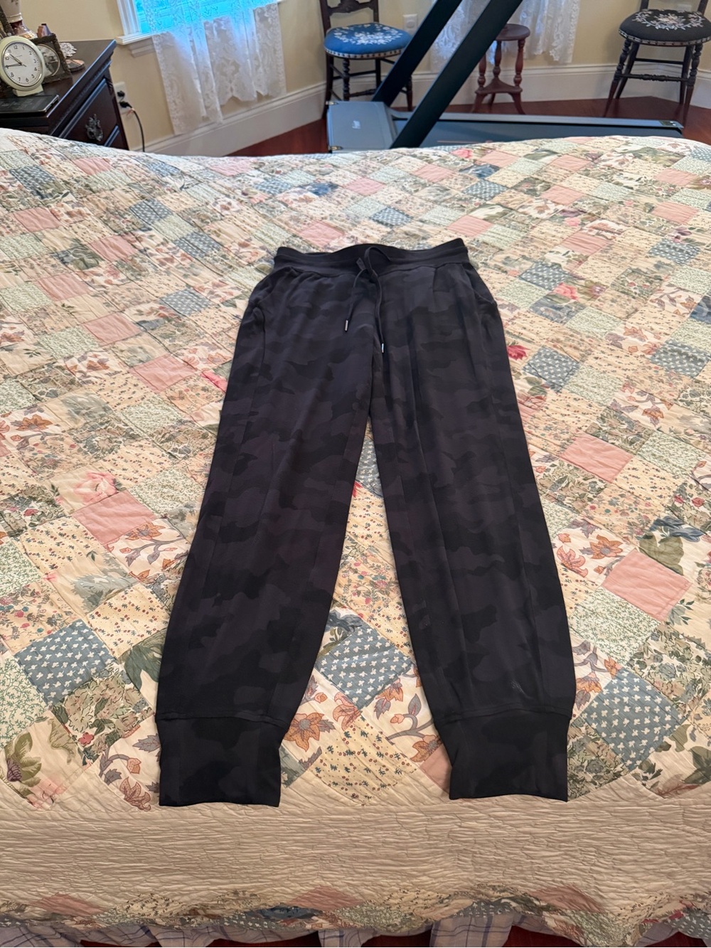 LULULEMON READY TO RULU JOGGER SIZE 6 DEEP COAL CAMO